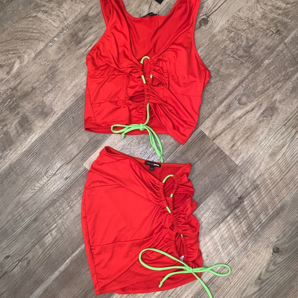 Two piece set - Picture 2 of 3
